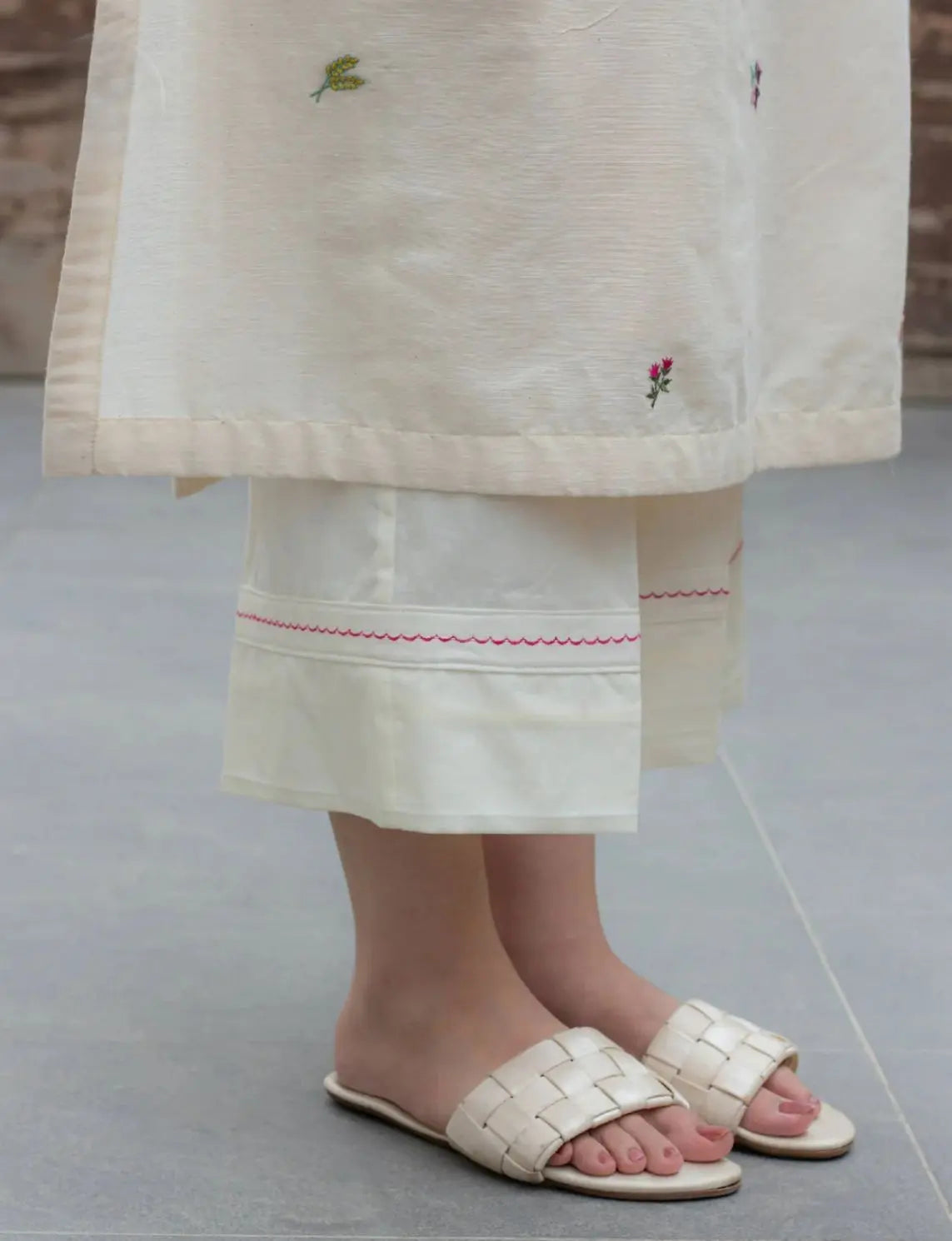 Women’s white embroidered kurta set with no transparency