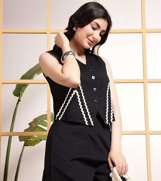 Cotton slub jacket-style top with button front and lace design