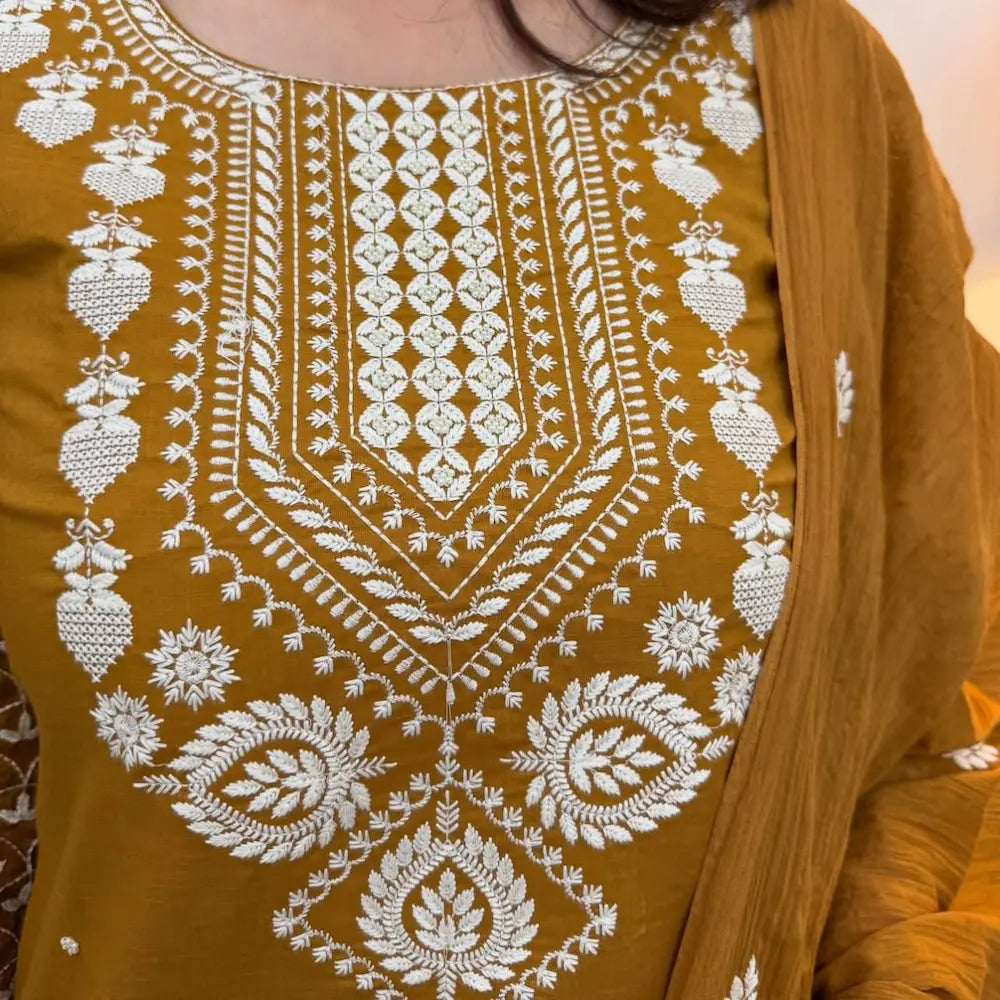 Elegant cotton malmal embroidered dupatta close-up