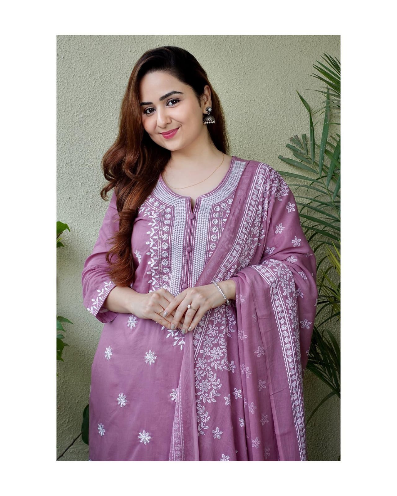 Side profile of embroidered 3-piece kurta set in Reyon