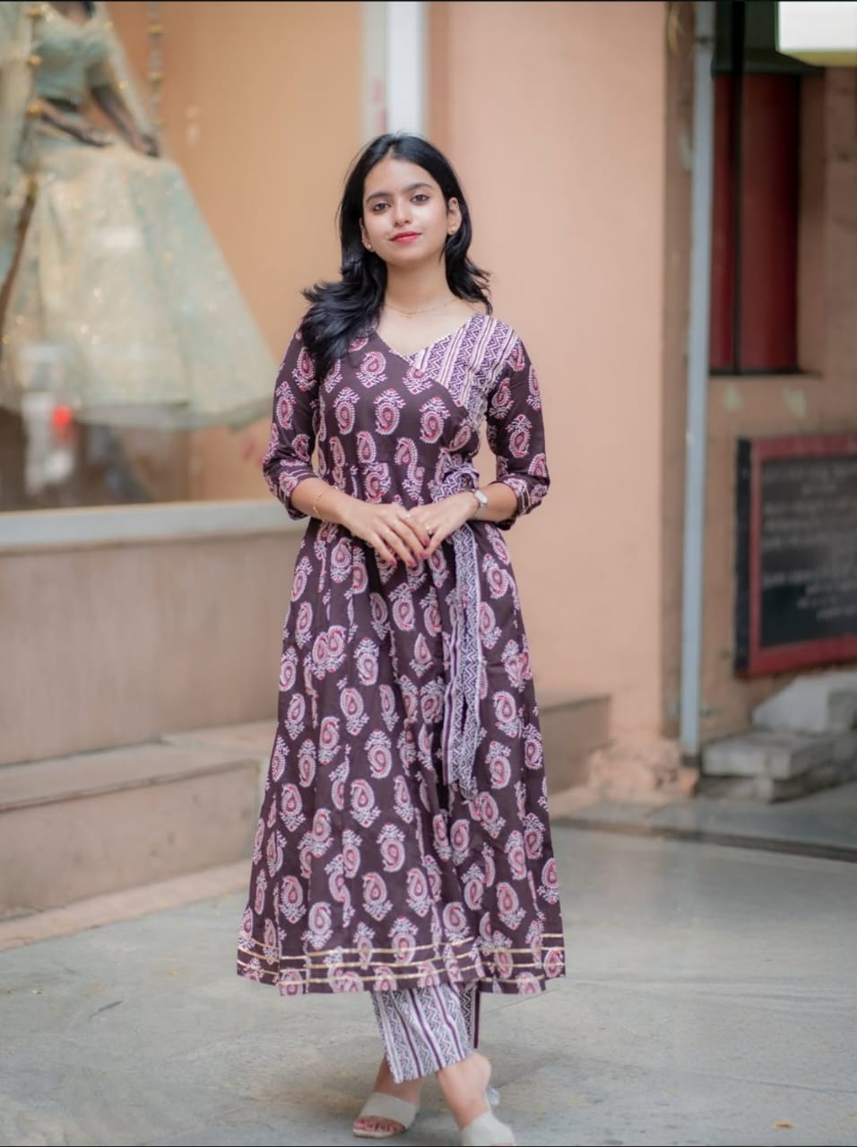 Cotton malmal dupatta paired with embroidered lace kurta