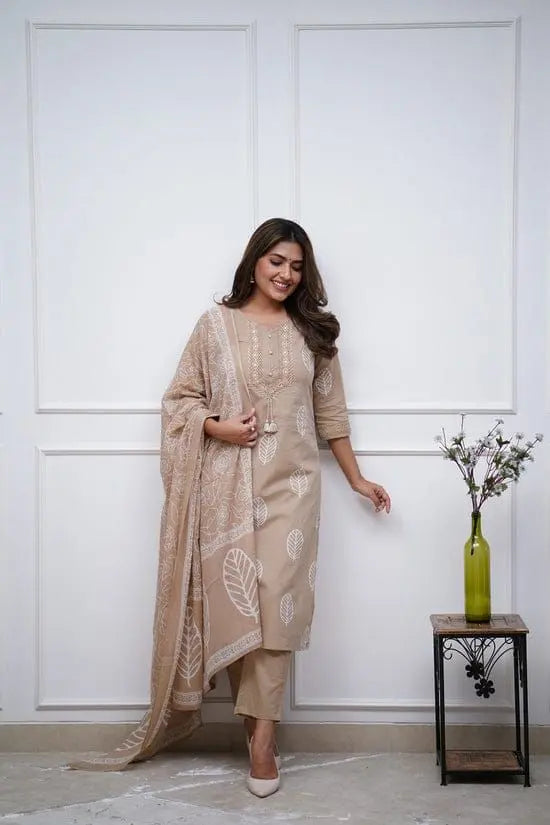Full view of Taj cotton suit set with mul dupatta