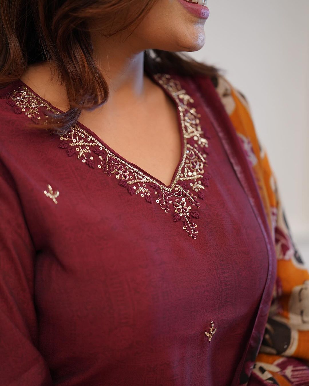 Embroider V neck Suit