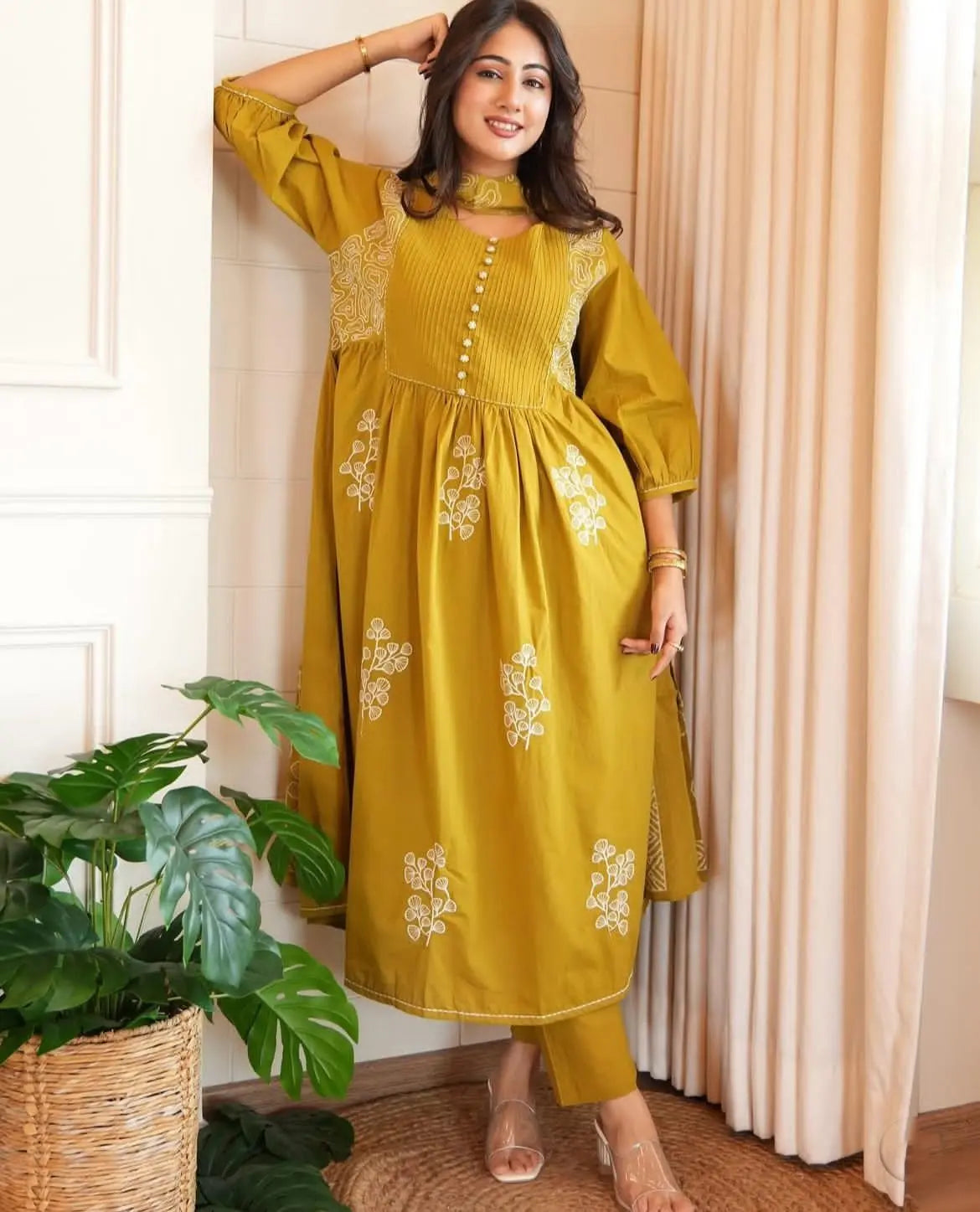 showing tiered flare and stylish sleeves in Anarkali suit