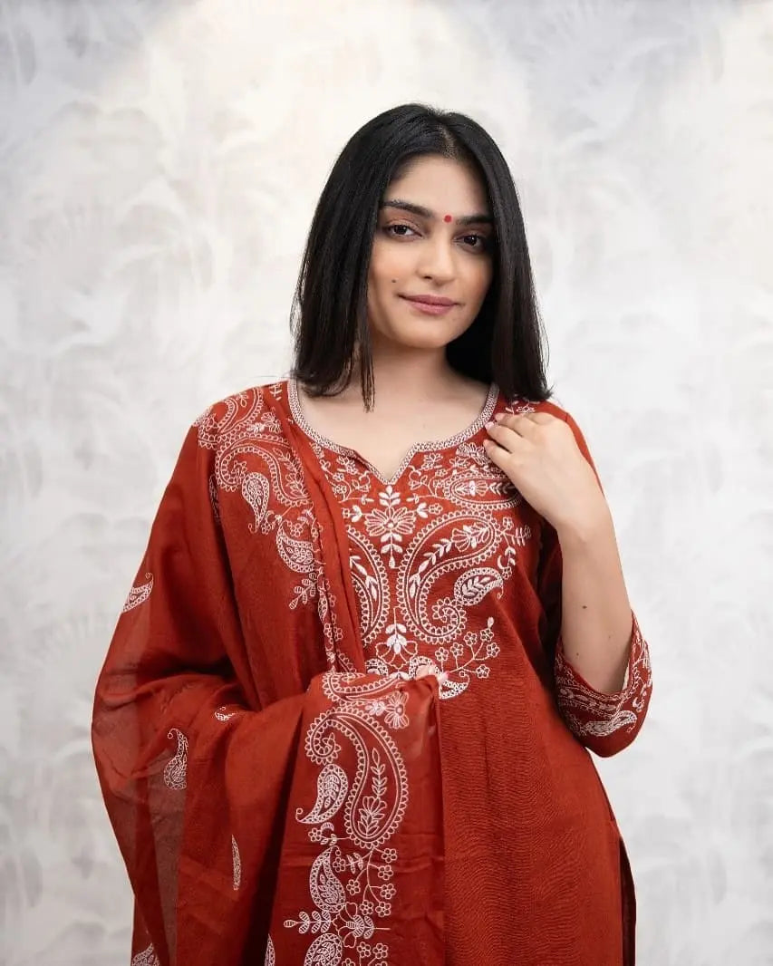 Full kurti pant dupatta set in breathable fabric