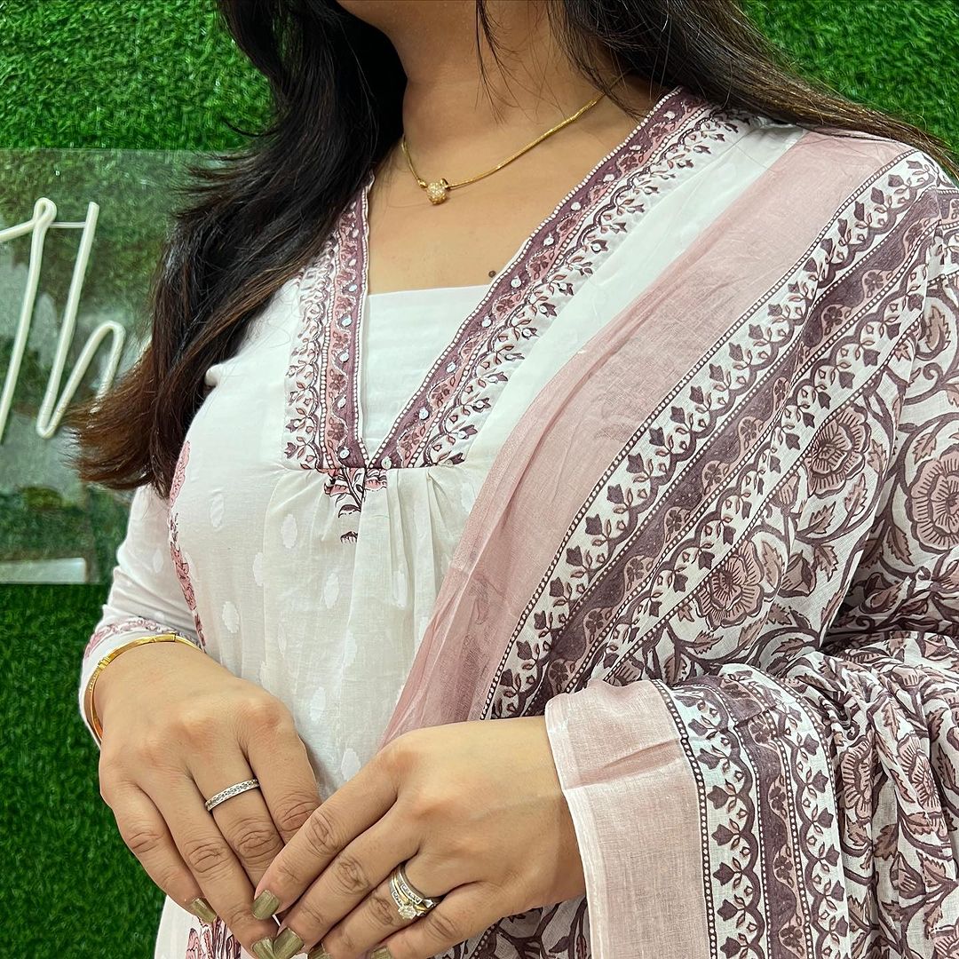 Maabetii Pink Handwork Cotton Alia Cut Suit Set
