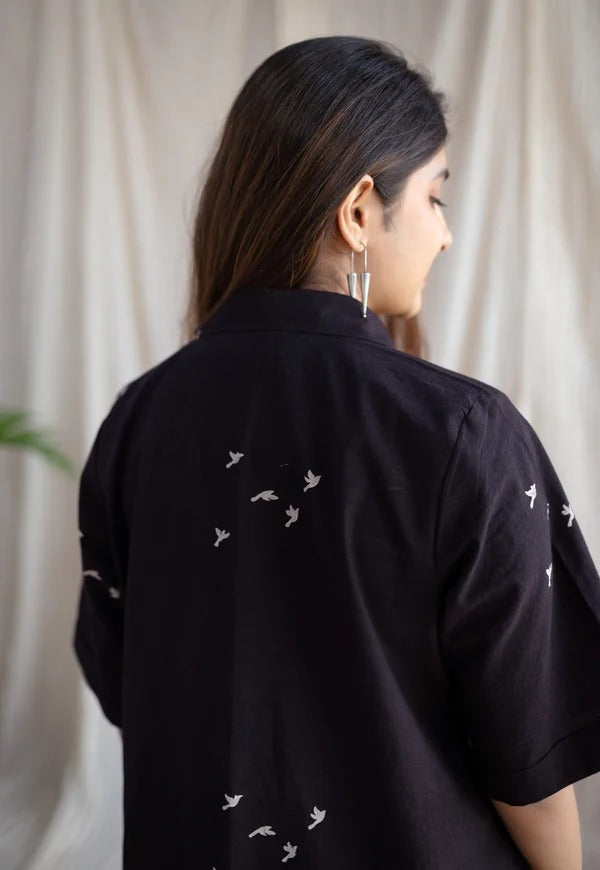 midi kurti showing puff sleeve and pocket