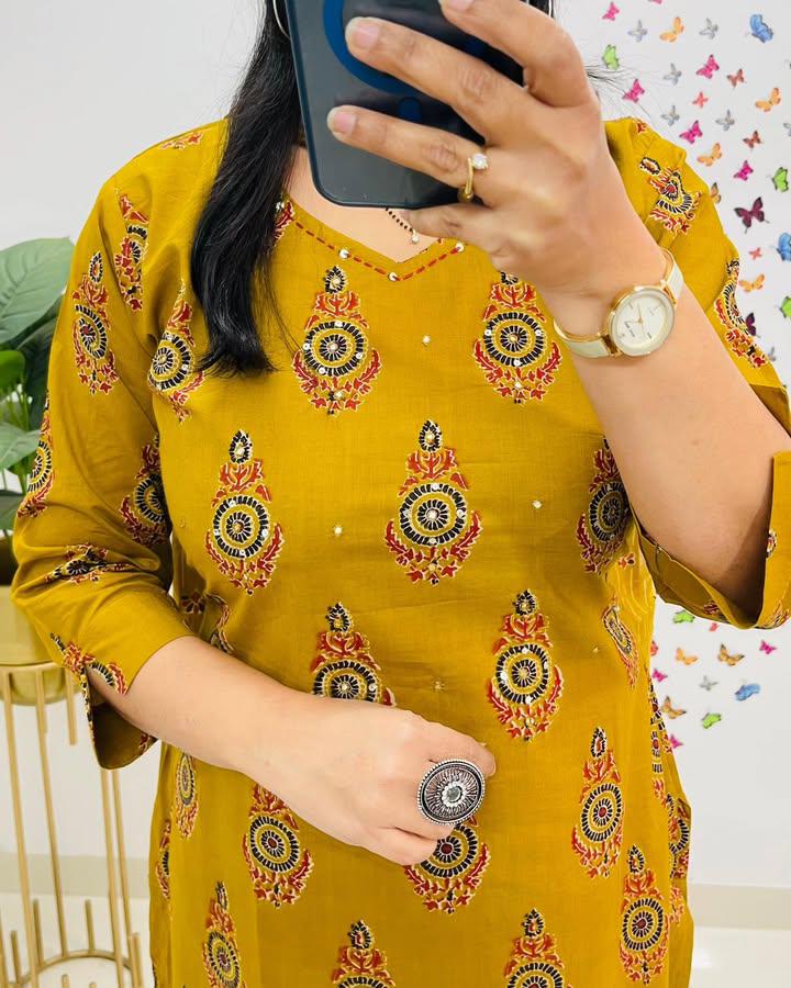 Full set of kurti, pant, and dupatta – flatlay