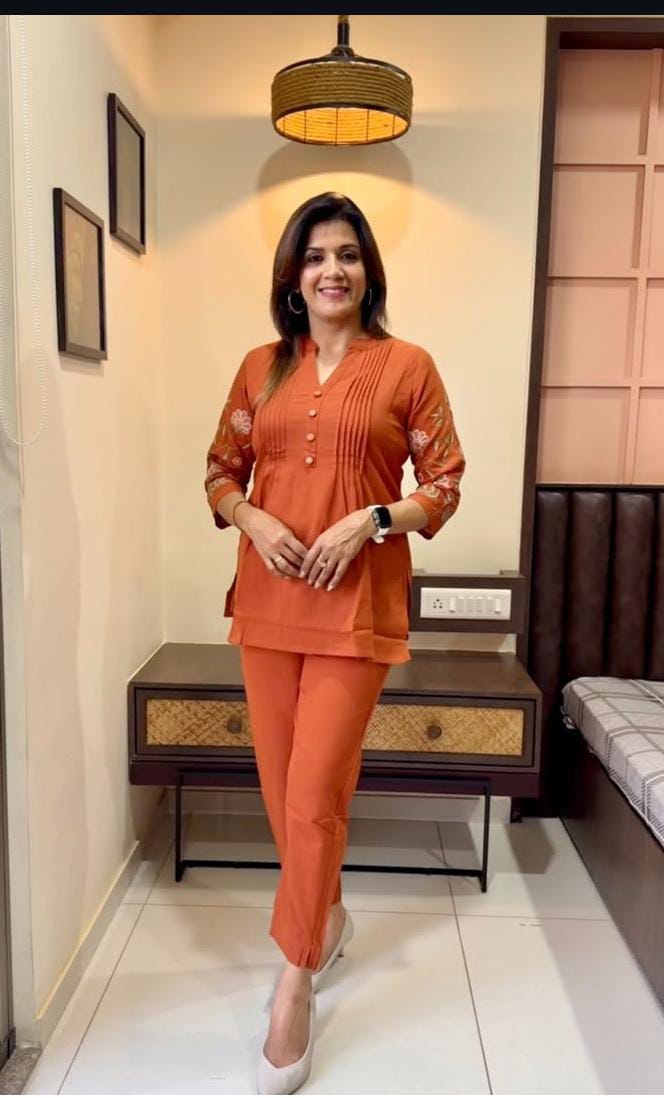 Matching cotton pants with a side pocket for added convenience.