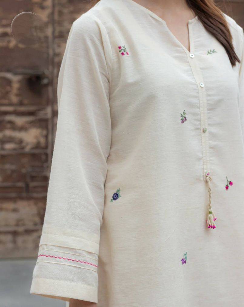 Handcrafted Aari embroidery kurta set with inner lining