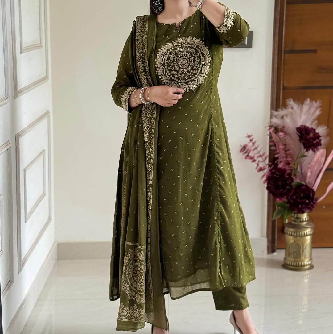 Full set with kurta, cotton pant, and malmal dupatta displayed