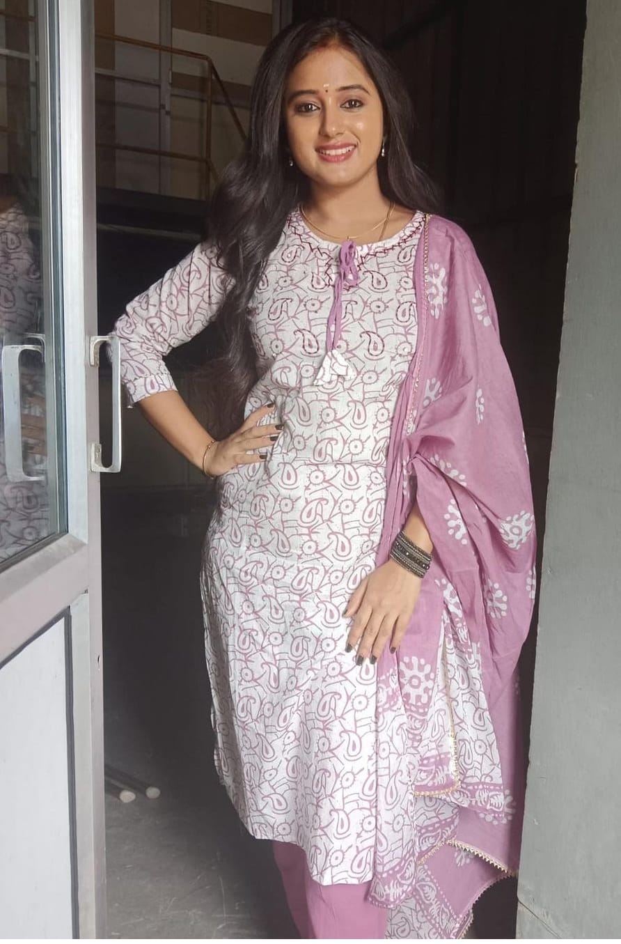 Lightweight malmal dupatta suit set for festive and daily wear