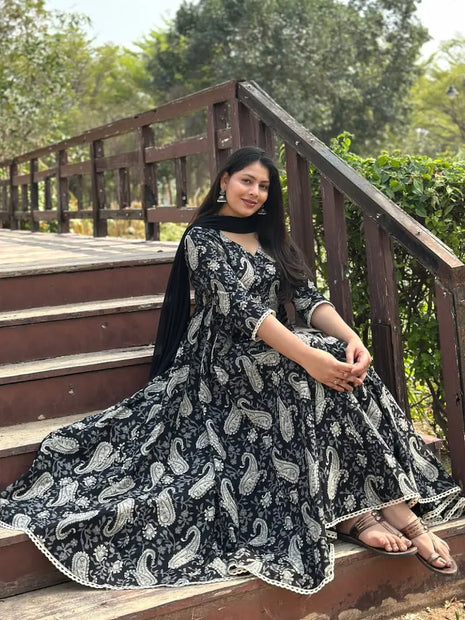 Black cotton Anarkali kurti set with pant and chiffon dupatta