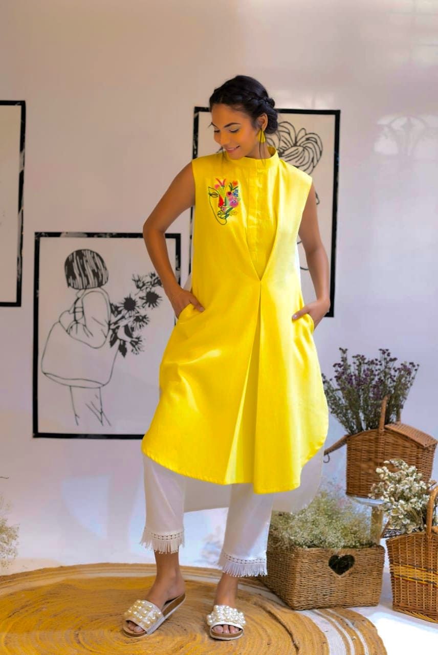 Black Cotton Flex Aari Work Kurti Pant Set