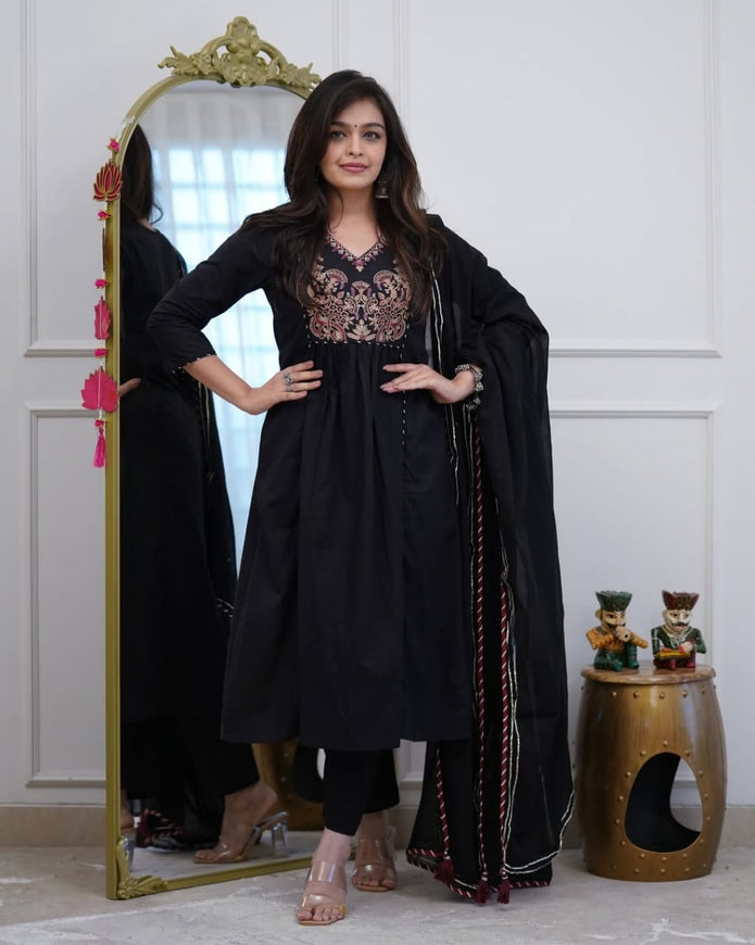Women’s embroidered cotton kurta and pant set with soft malmal dupatta