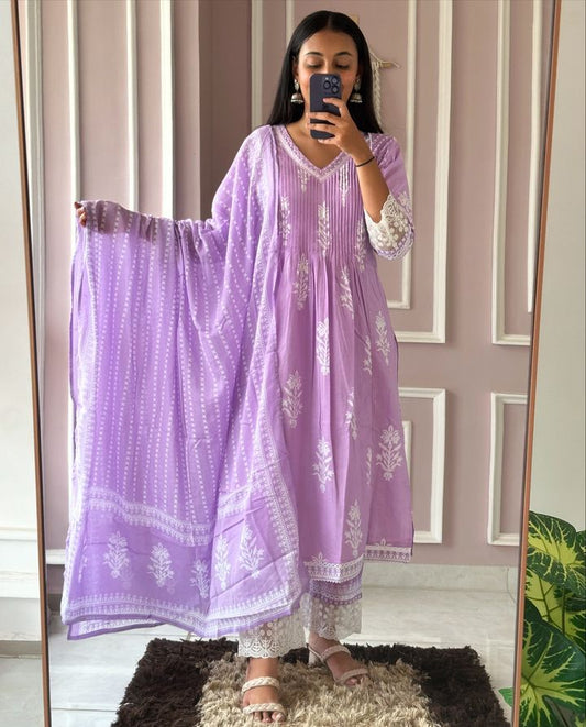 Pastel cotton suit set with pleated top and lace pants for women