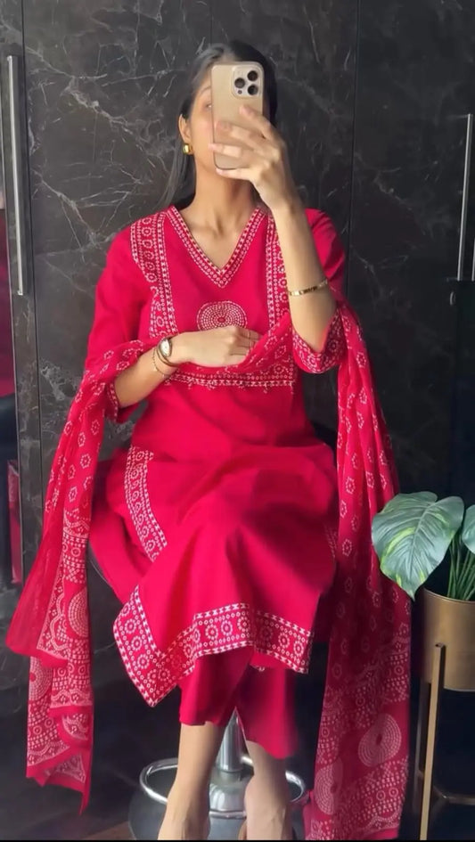 Embroidered cotton kurta pant set with malmal dupatta – festive wear