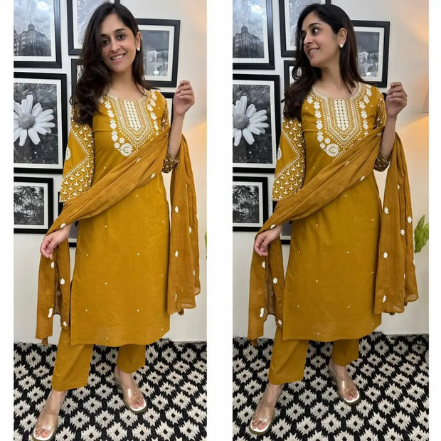 Front view of embroidered cotton kurta set with malmal dupatta