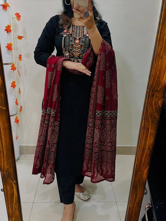 Maabetii embroidered cotton suit set with dupatta