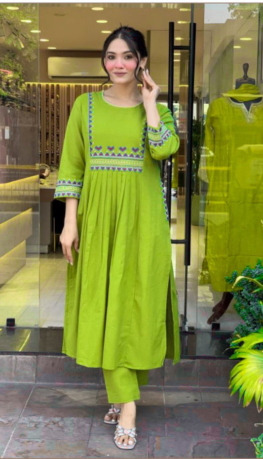 Flared cotton slub embroidered suit set with frill sleeves

