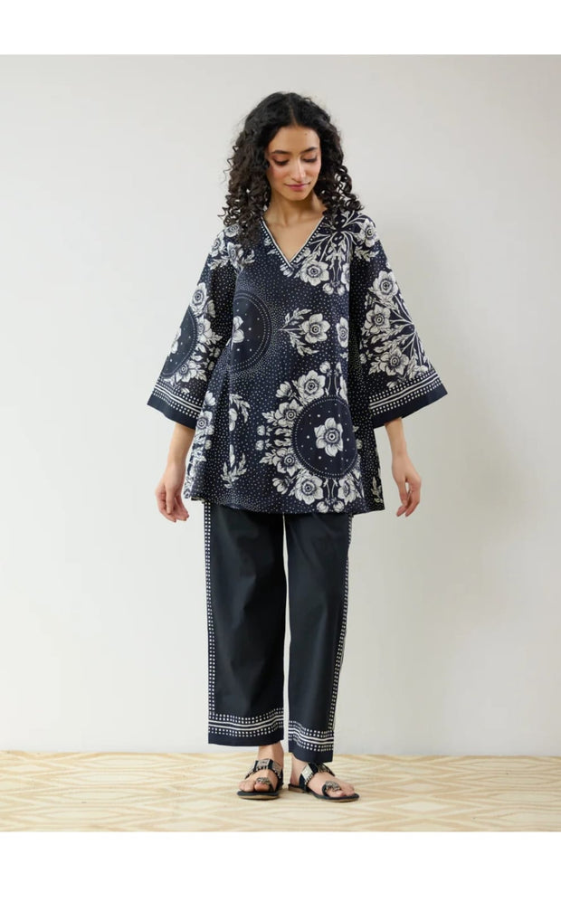 Front view of sunflower print butter cotton cord set

