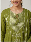 Green cotton straight fit kurta set with traditional Bandhani print