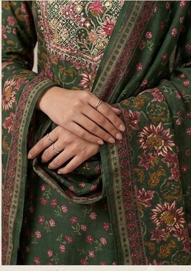 Green embroidered kurta set featuring a floral print