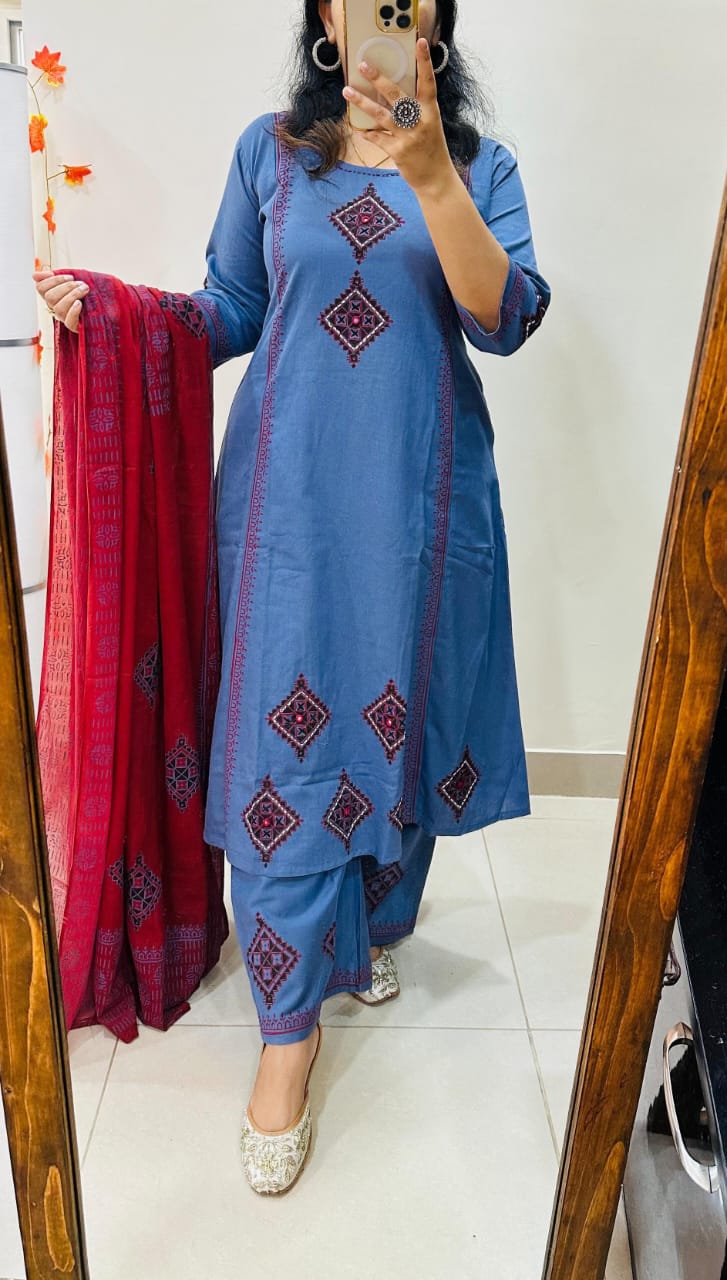 Thread and Mirror Work Kurti with Cotton Dupatta