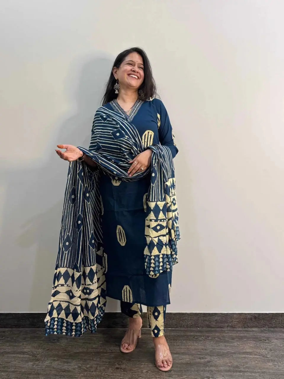 Side pocket pant with heavy cotton kurti

