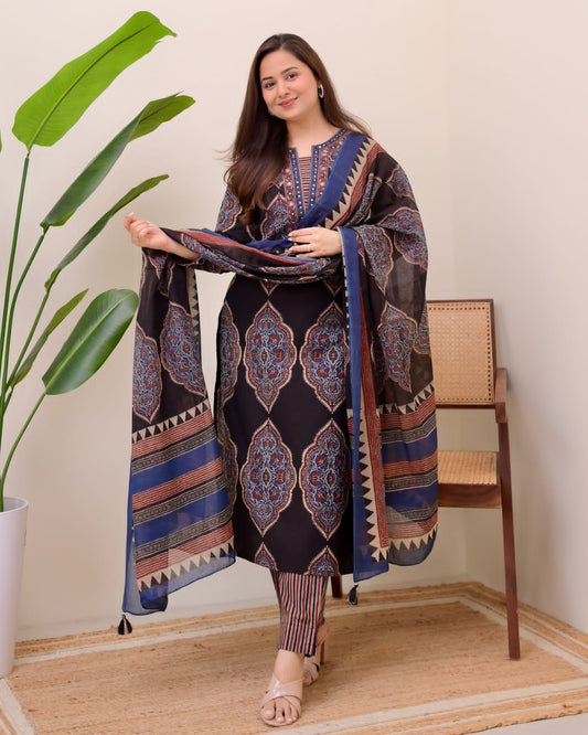 Embroidered malmal cotton suit with matching pants

