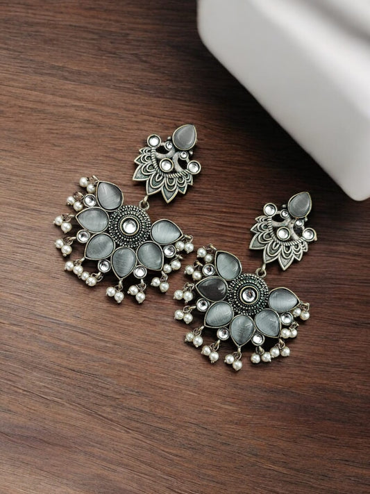 Maabetii Grey Stud Peacock Stone Earring