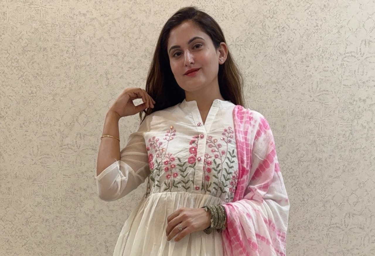 Closeup of neckline embroidery on mul cotton kurta