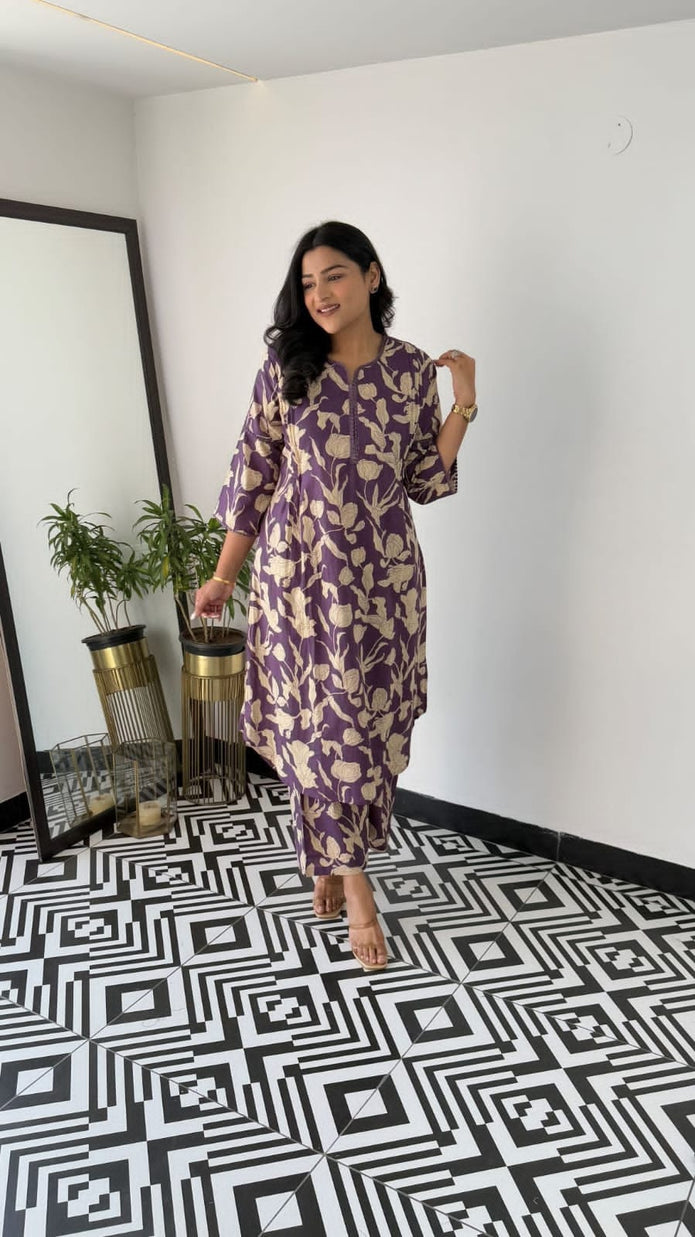 showing kurta length and sleeve style

