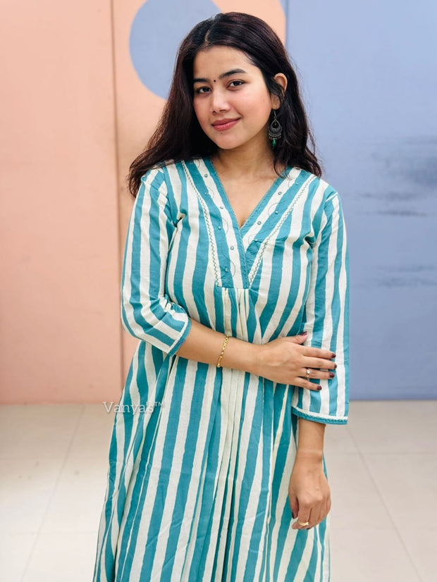 Lightweight and breezy kurti set in bright colors

