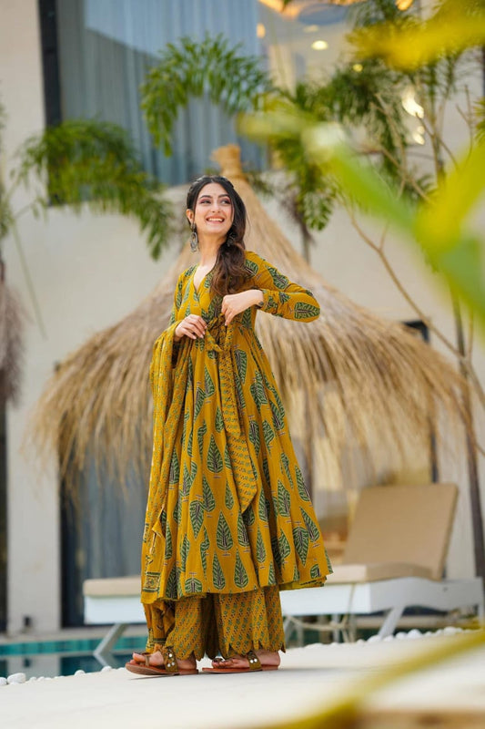 Sanganeri print Anarkali suit set with cotton malmal dupatta

