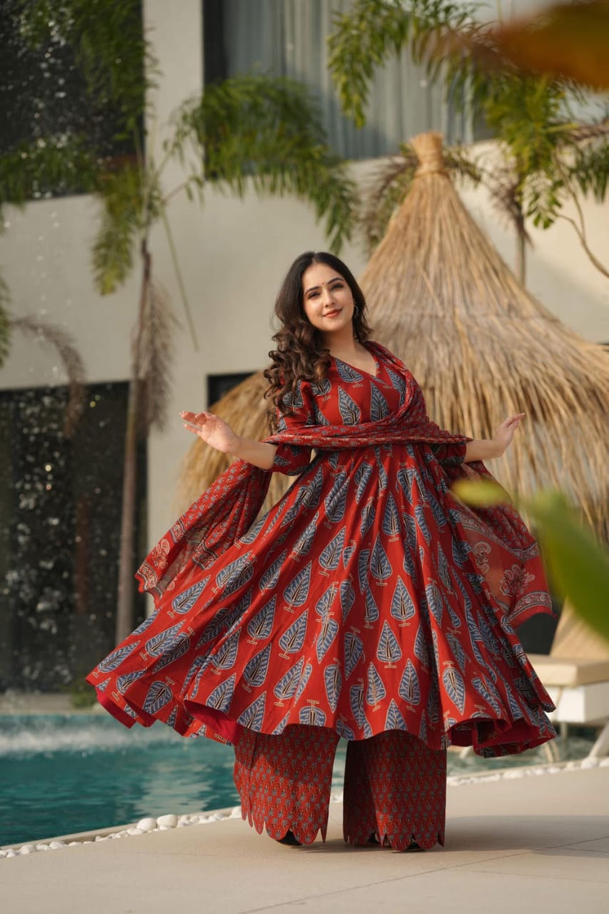 Elegant Anarkali kurta with long sleeves and dori neckline

