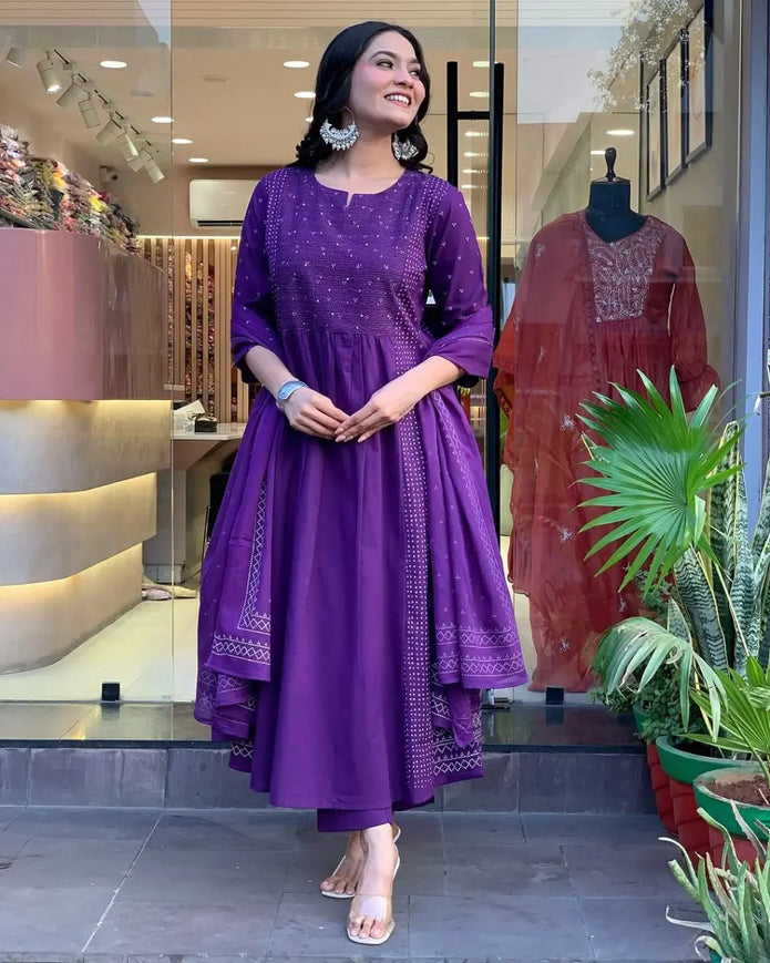 Cotton 60×60 kurta set featuring embroidered yoke and silver print