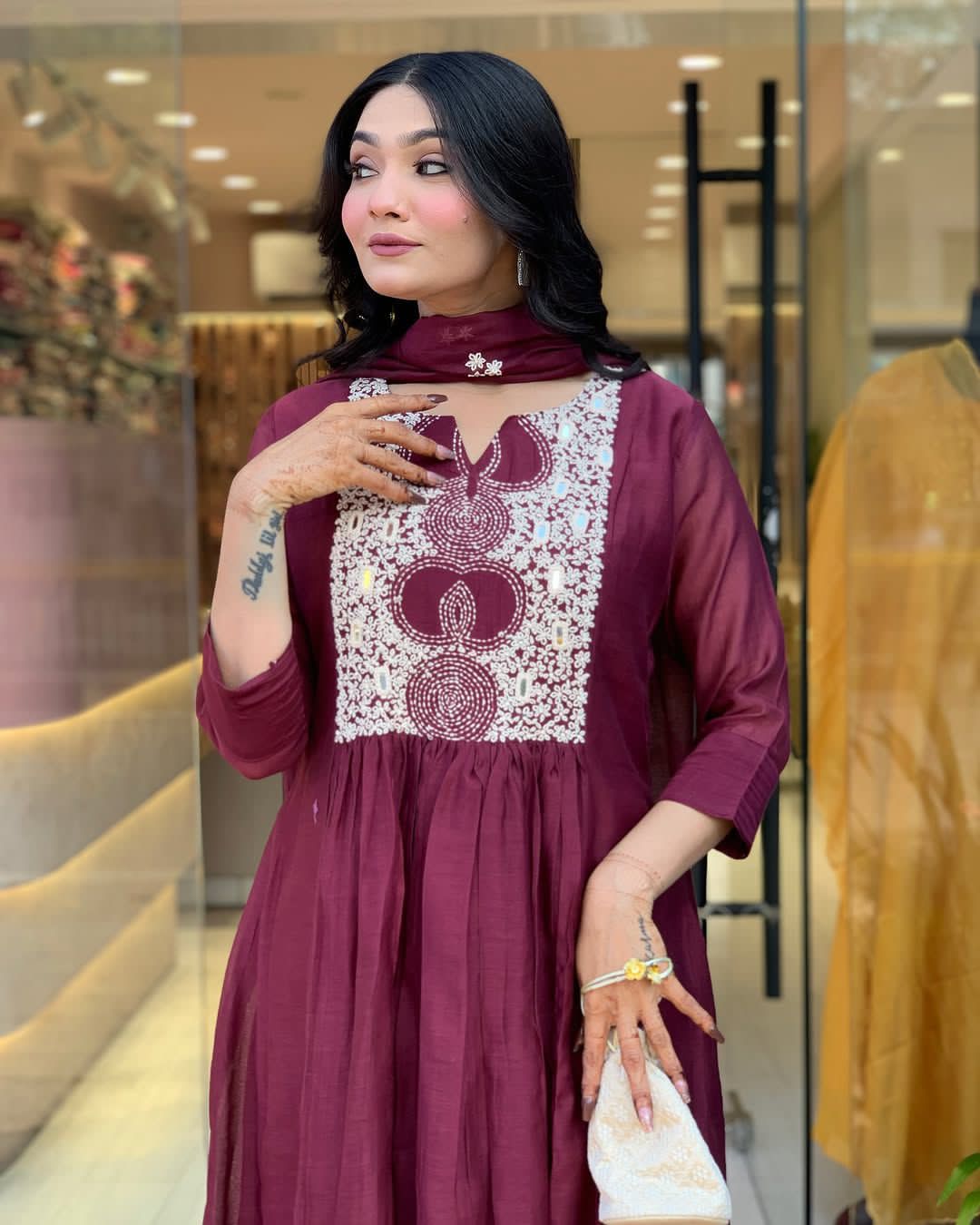 Full set displayed with pant and dupatta

