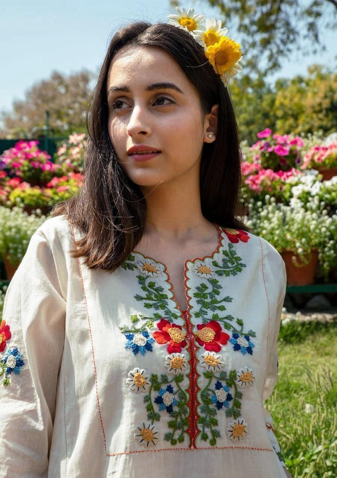 Cotton embroidered kurta set with Aari work

