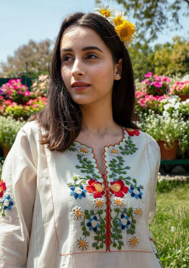 Cotton embroidered kurta set with Aari work


