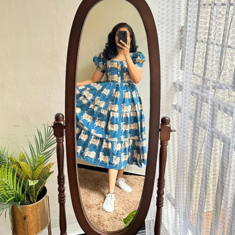 Lightweight printed midi for vacation or brunch look

