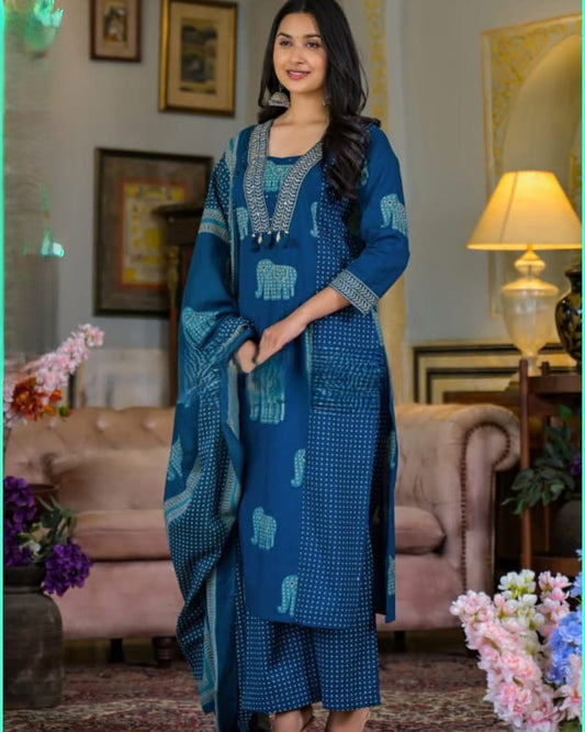 Front view of Azrak cotton suit set with dupatta


