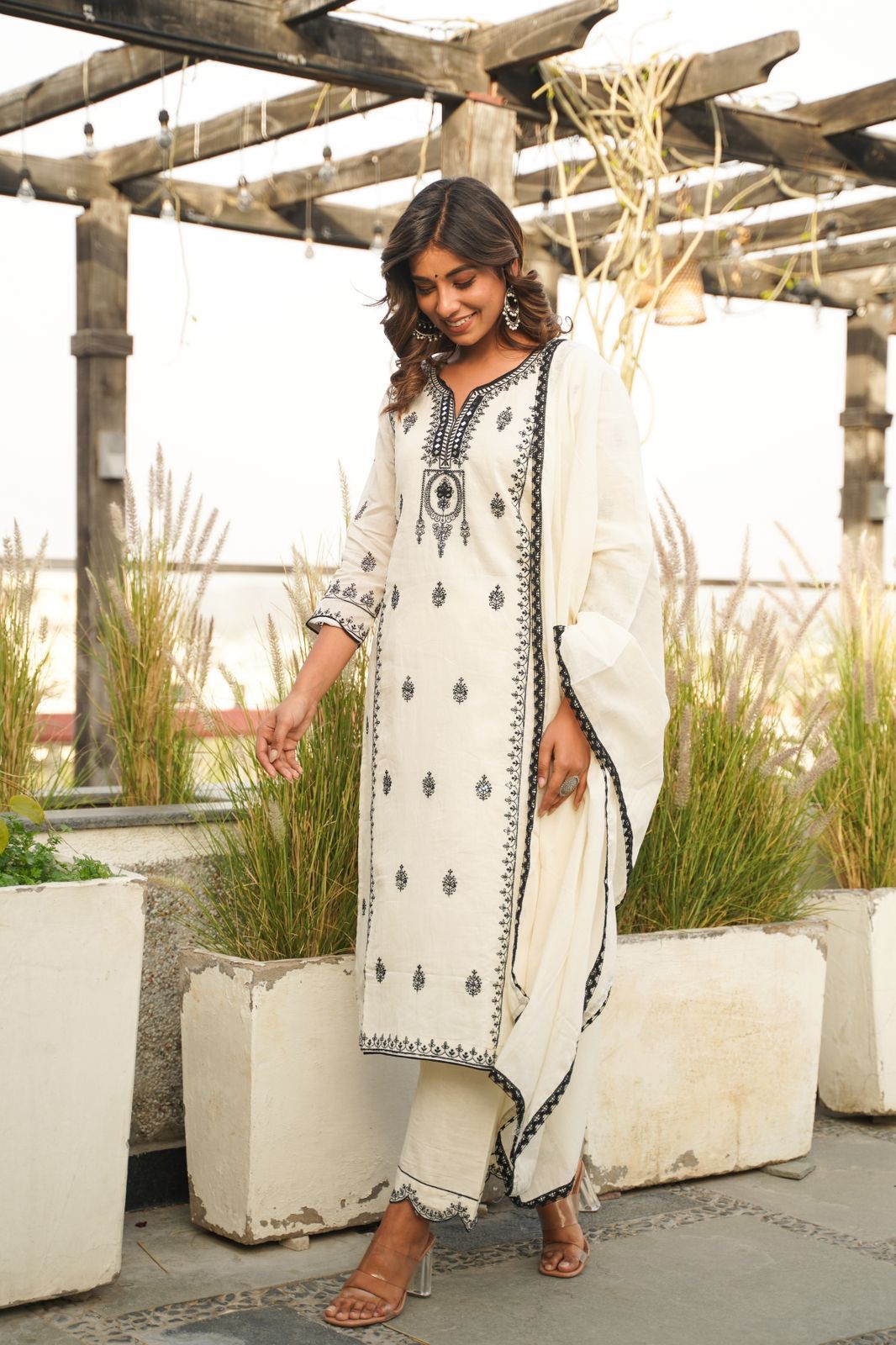 MaaBetii Black and White Embroider Cotton Straight Suit Set