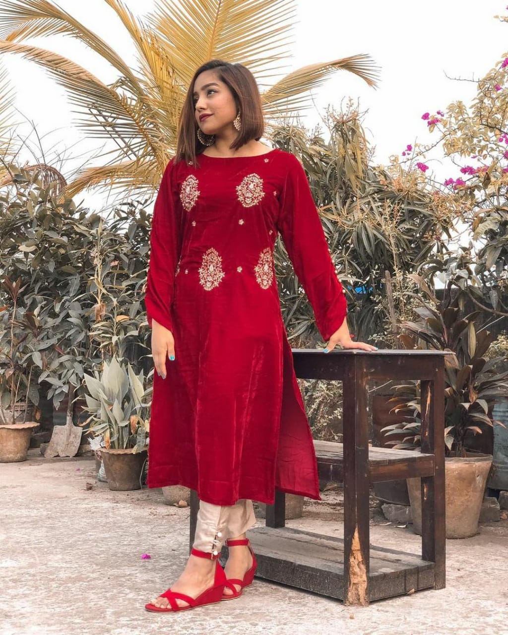 Maabetii Red Floral Embroider Velvet Kurti Pant Set