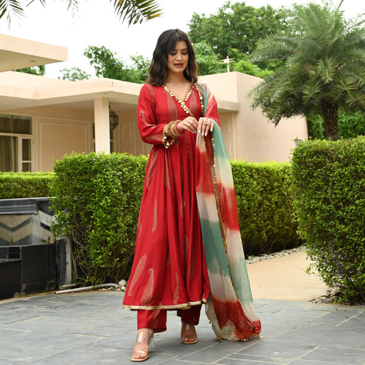 Maabetii Red Tie Die Lace Work Rayon Angarkha Suit Set