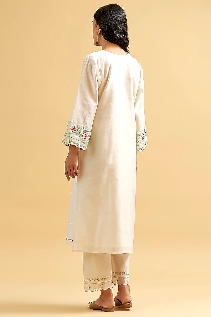 Maabetii White Hand Embroider Organza Kurta Pant Set