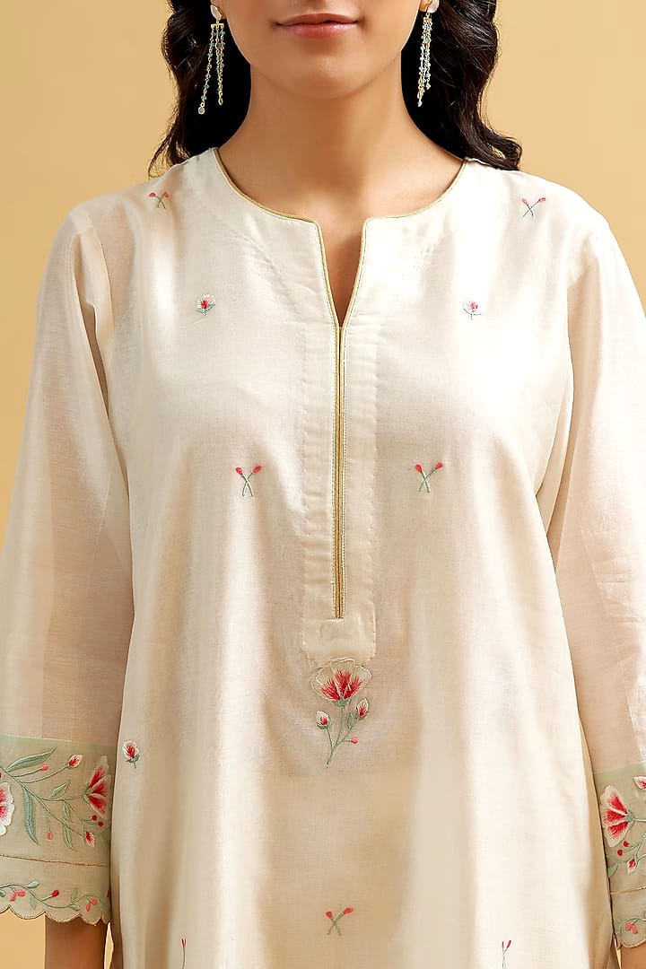 Maabetii White Hand Embroider Organza Kurta Pant Set