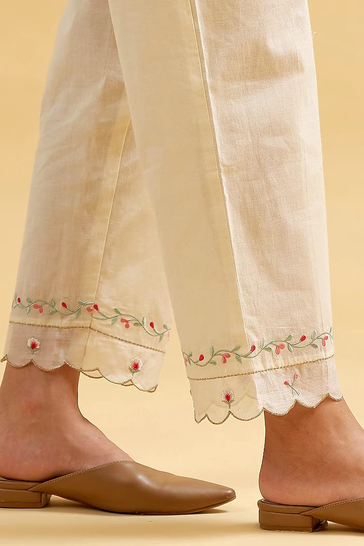 Maabetii White Hand Embroider Organza Kurta Pant Set