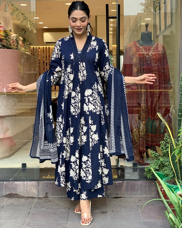 Maabetii Blue Cotton Printed Anarkali Suit Set