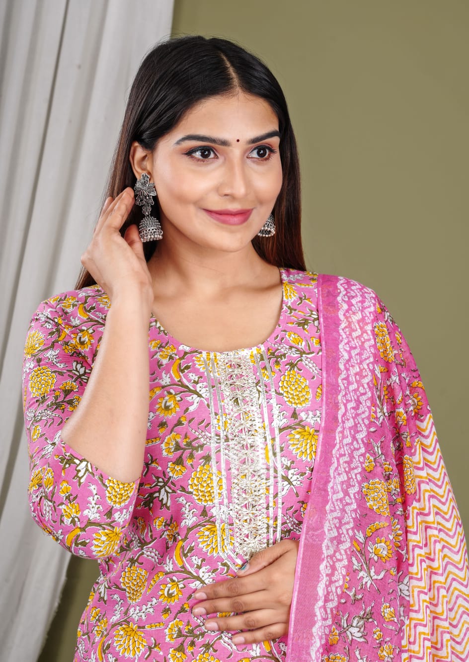 Maabetii Pink Cotton Embroidery Suit Set